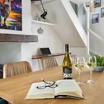Coronation Family Cottage, Modernised 200-year-old District With Private Hot Tub And Parking - Ridgestone * Lindale