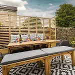 Vakantiehuis Coronation Family Cottage, Modernised 200-year-old District With Private Hot Tub And Parking - Ridgestone