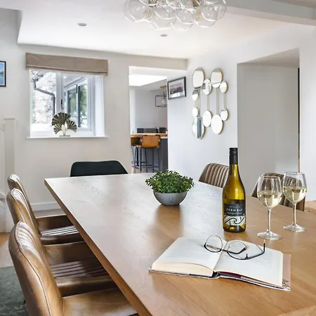 Coronation Family Cottage, Modernised 200-year-old District With Private Hot Tub And Parking Holiday home Lindale