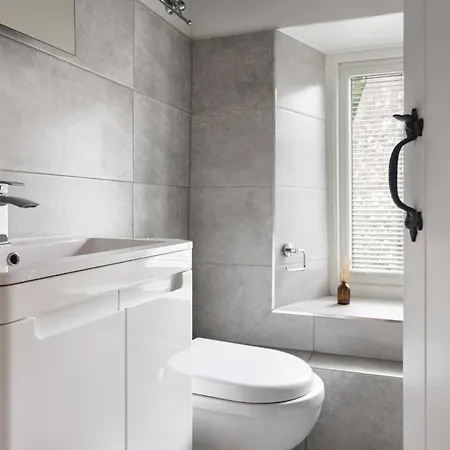 Coronation Family Cottage, Modernised 200-year-old District With Private Hot Tub And Parking - Ridgestone *