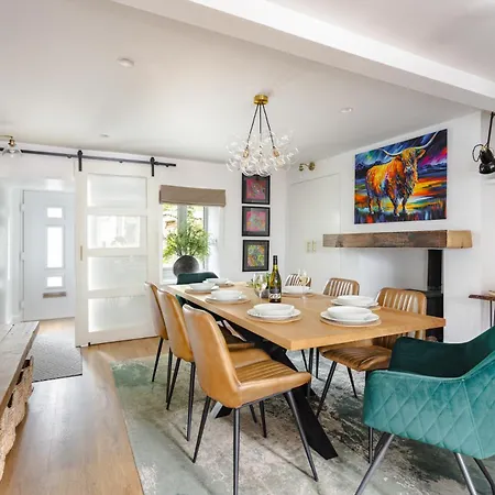 Coronation Family Cottage, Modernised 200-year-old District With Private Hot Tub And Parking - Ridgestone * Lindale