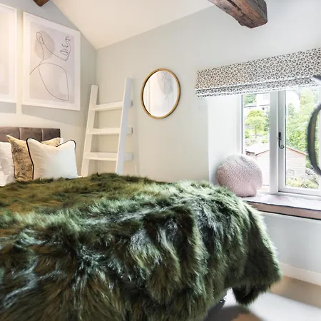 Holiday home Coronation Family Cottage, Modernised 200-year-old District With Private Hot Tub And Parking *