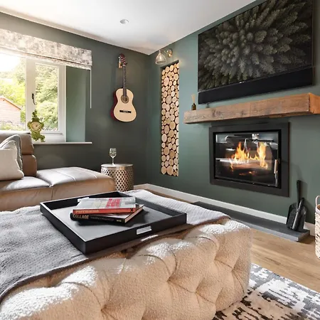 Coronation Family Cottage, Modernised 200-year-old District With Private Hot Tub And Parking Holiday home Lindale