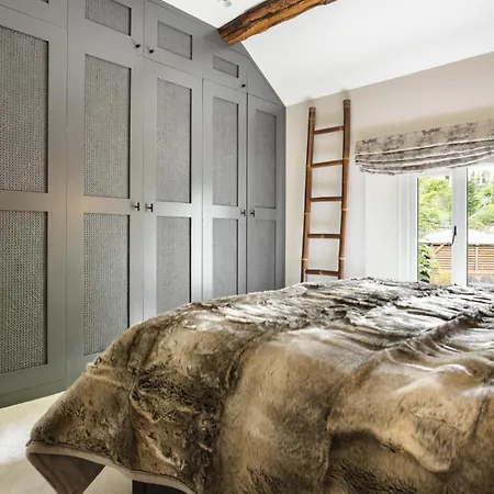 Coronation Family Cottage, Modernised 200-year-old District With Private Hot Tub And Parking Holiday home Lindale
