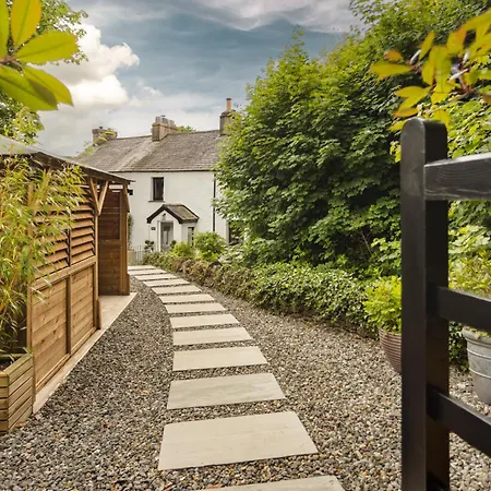 Holiday home Coronation Family Cottage, Modernised 200-year-old District With Private Hot Tub And Parking *