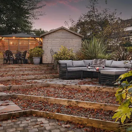 Coronation Family Cottage, Modernised 200-year-old District With Private Hot Tub And Parking - Ridgestone *