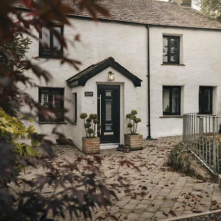 Coronation Family Cottage, Modernised 200-year-old District With Private Hot Tub And Parking - Ridgestone * Lindale