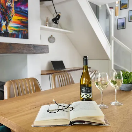 Coronation Family Cottage, Modernised 200-year-old District With Private Hot Tub And Parking * Lindale